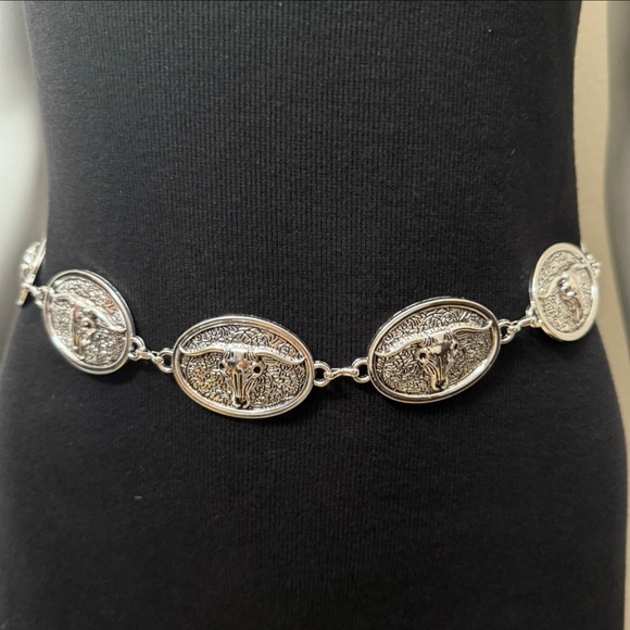 Old silver tone metallic chain skinny belt with bullhead design - Picture 1 of 8